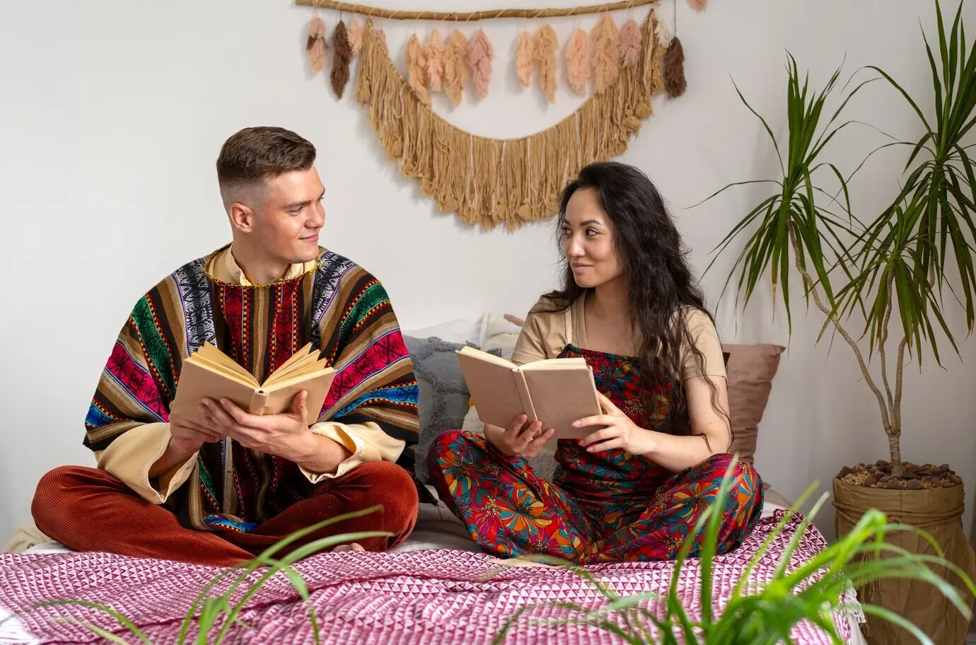 Lebensstil von Menschen, die in Boho-Interieurs wohnen.